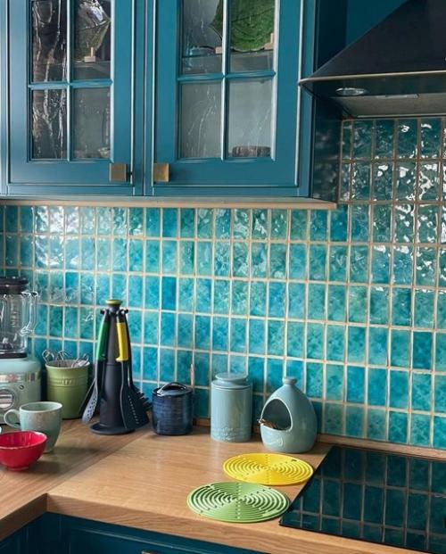 Плитка с эффектом водной глади на кухне. 03