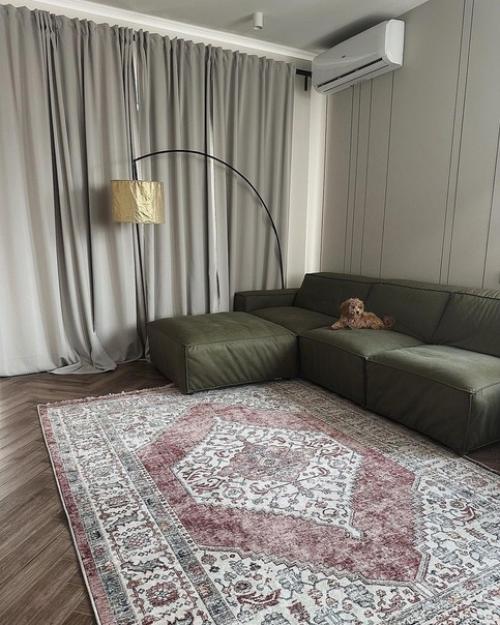 Эстетика нетипичного интерьера с черными стенами и уютными деталями Ксюши Kseniyafilimonova. 01