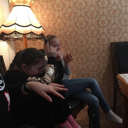 Когда-то это была обычная питерская коммуналка: вход в арку с набережной, двор - колодец, высокий третий этаж. 06