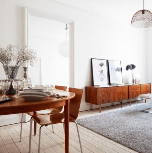 Не все, кто переезжает в новую квартиру, обладают достаточным бюджетом, чтобы обставить своё недавно купленное жильё новой и качественной мебелью. 03