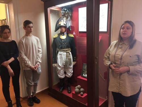 8 апреля 2022 г. тематический классный час в 191 сд группе был проведен в доме - музее декабристов. 05