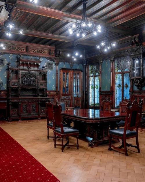 Шикарный интерьер находится в доме Елисеевых на невском проспекте - ореховая гостиная, выполненная в стиле французского ренессанса. 03