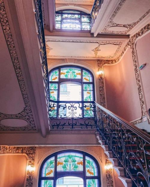 Уверены, что сохранить историческое здание гостиницы националь со всей его уникальной начинкой покруче самого современного дизайна. 01