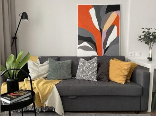 Современный и недорогой интерьер небольшой квартиры - студии площадью 28 кв. 04