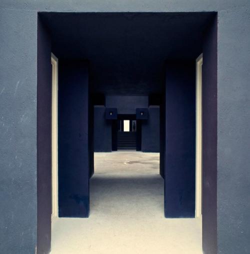 Архитектура.  Жилой комплекс Замок Кафки был построен по проекту испанского архитектора Рикардо боффила. 04