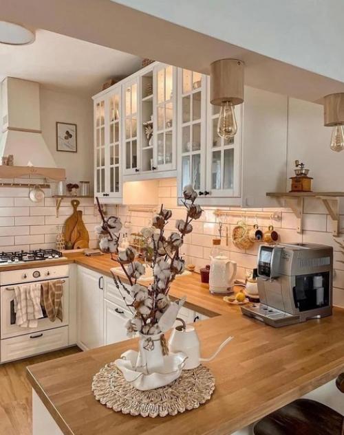 Очень красивая и уютная кухня. 01