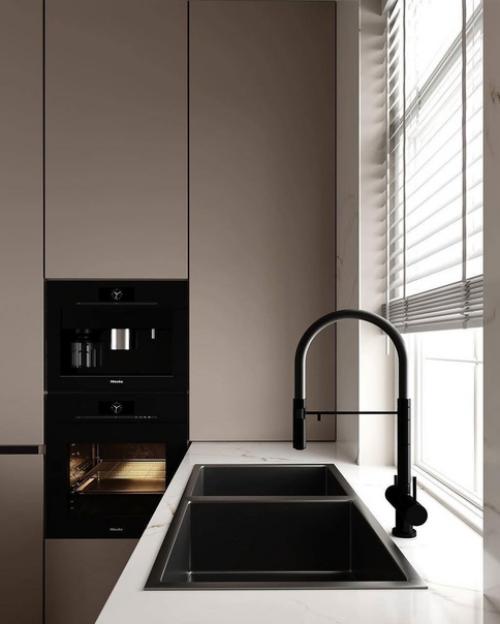 Нейтральные тона современный минимализм и функциональность этой кухни подчеркивают. 01