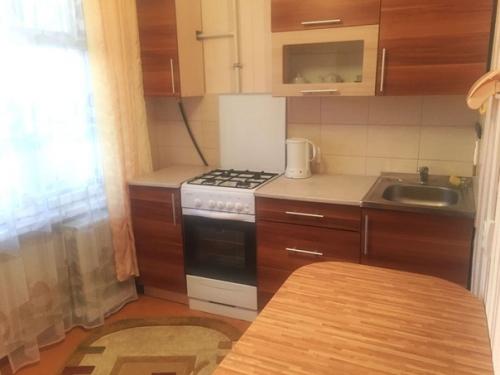 Уютная и светлая квартира рядом с метро пушкинская сдаётся с 14 апреля на длительный срок - 250$. 01