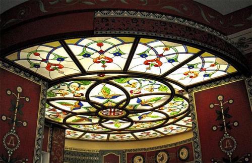 Потолочный витраж!  Витраж в интерьере богатую историю имеет. 02