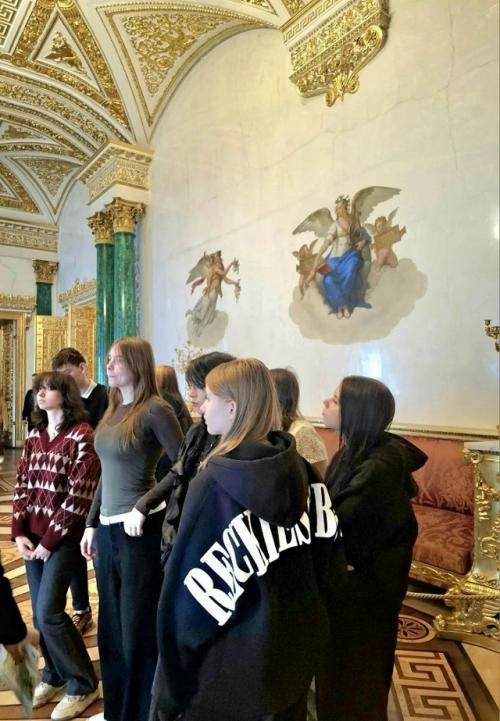 /9 А в эрмитаже/. 03