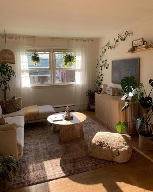 Хозяйка этого интерьера Натали говорит: моя кухня - гостиная постоянно меняется. 01