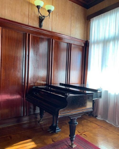 Летняя резиденция Сталина в Абхазии Холодная Речка находится на скале и с одной стороны обрывается к черному морю с высоты 330 метров. 07