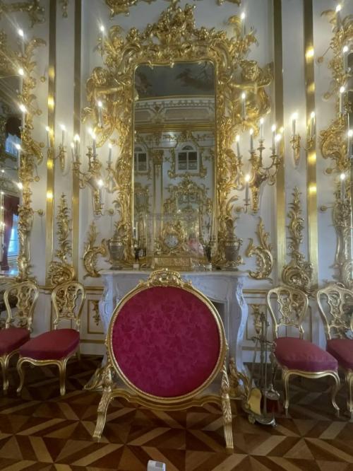 Учащиеся 3-3 класса побывали в большом петергофском дворце! 07