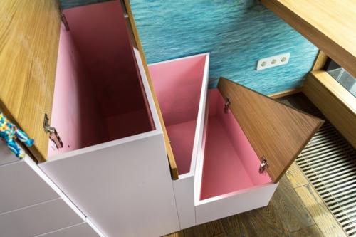 Трехкомнатные апартаменты.  Мебель и предметы интерьера изготовлены по единому дизайн - проекту. 03