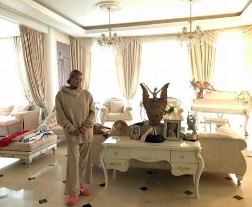 Американец пришел в шок, увидев интерьеры домов российских звезд. 02