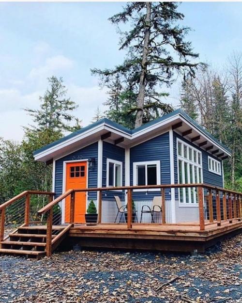 Небольшой домик. Расположенный на природе. 01