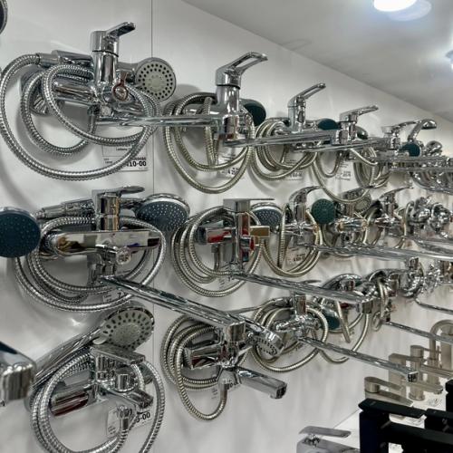 В ТЦ Оза: Стройка и Ремонт представлен огромный выбор смесителей! 05