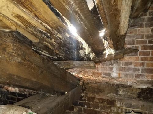 Дом купца первова постепенно просыхает после весеннего потопа. 02