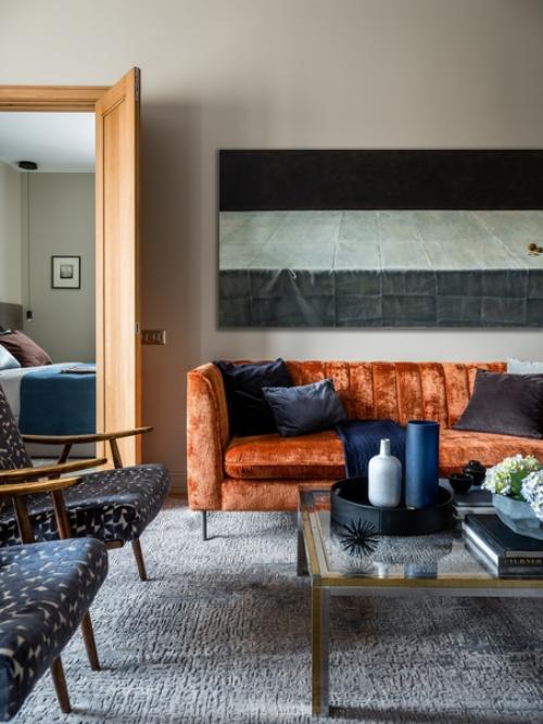 Дизайнеры студии лены ленских создали современный интерьер с использованием винтажной мебели, сохранившейся у хозяев. 02