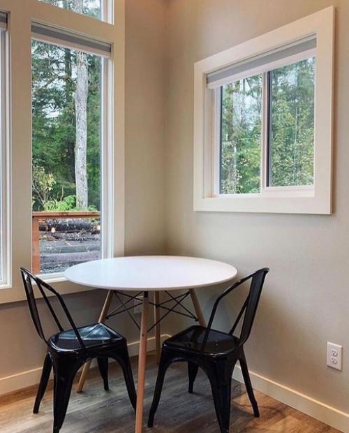 Небольшой домик. Расположенный на природе. 06