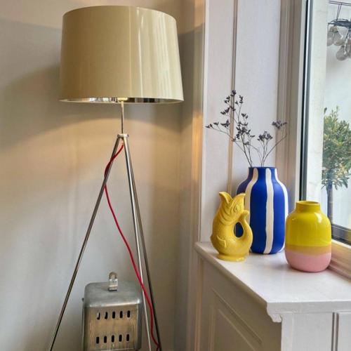 Дизайн этой гостиной нельзя назвать типично скандинавским. 08