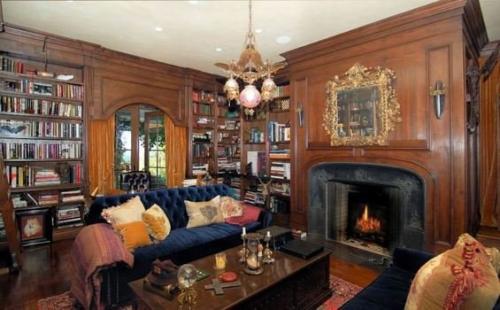 Роскошная вилла, расположенная в эксклюзивном охраняемом комплексе Hidden Hills в Лос-анджелесе. 03