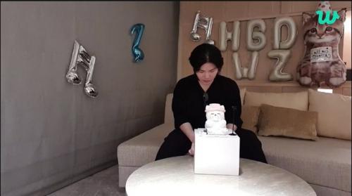 Влог джонхан и Джошуа разговаривали о дизайне их отеля. 01