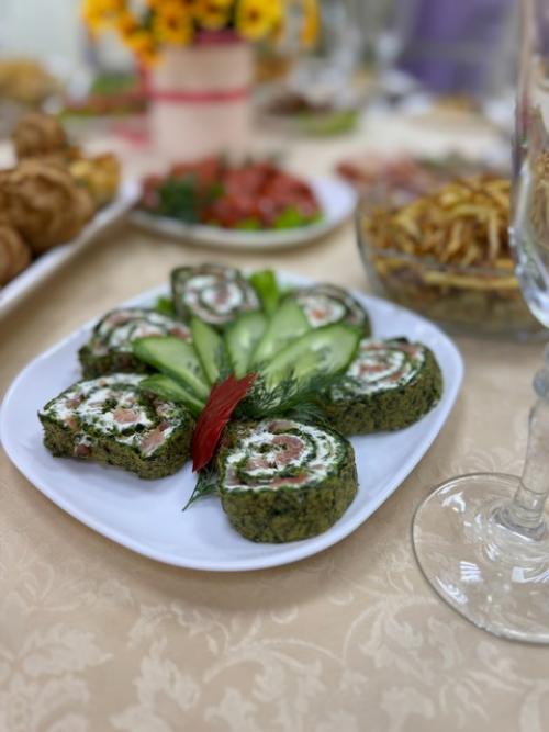 Наш банкетный зал - это именно то пространство, которое вы ищете для проведения своего мероприятия. 02