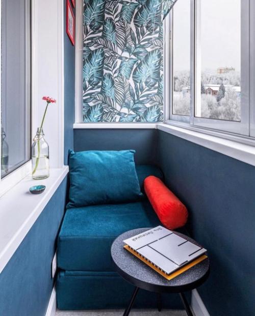 Дизайнер Ирина Ахатова помогла создать уютную домашнюю атмосферу с использованием глубоких цветов, декора и живописи в старой квртире. 03