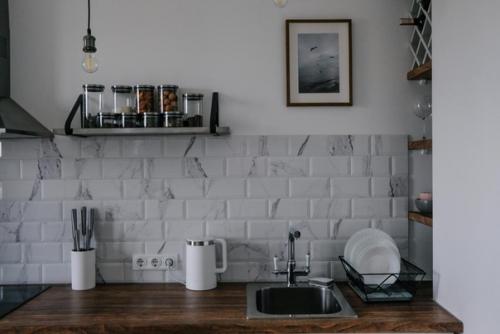 Сейчас редко читают длинные посты, поэтому кратко и по делу. 04