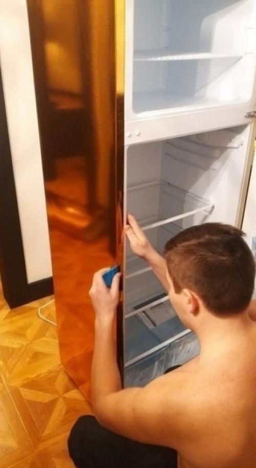 Вот так вот парень дизайн холодильника своими руками обновил. 01