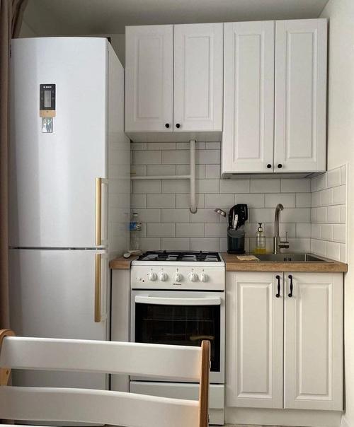 Совсем небольшая кухня. 01