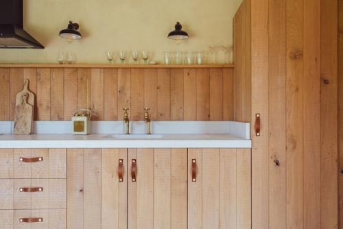 Домик Holly Water был построен в самом сердце Девона, Великобритания. 05