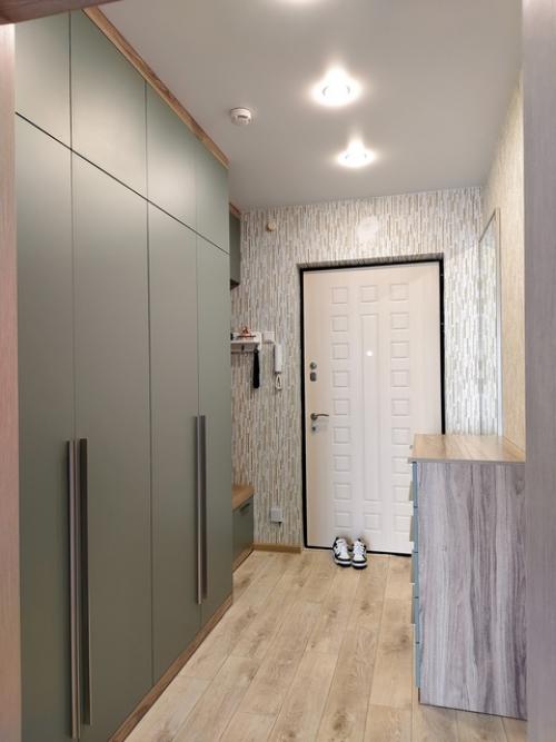 С гордостью, презентую шикарный шкаф для прихожей, который стал не только функциональным решением, но и стильным акцентом в интерьере. 03