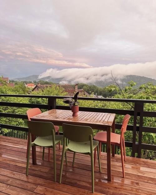 Каждая комната в доме уютом и атмосферой доброты наполнена. 05