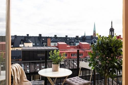 Мягкий, элегантный интерьер светлой квартиры в старом доме в Стокгольме. 09