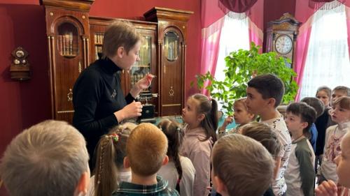 Ребята подготовительных групп посетили дом - музей Г. в. чичерина. 04