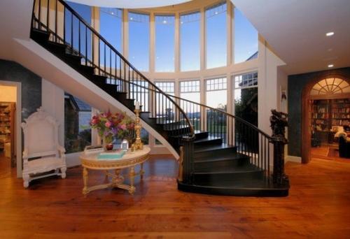 Роскошная вилла, расположенная в эксклюзивном охраняемом комплексе Hidden Hills в Лос-анджелесе.