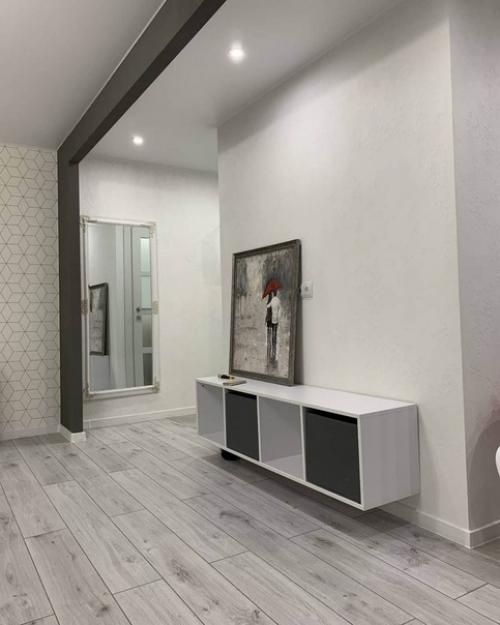 Квартира состоит из огромной кухни - студии, площадью 25 кв. 06