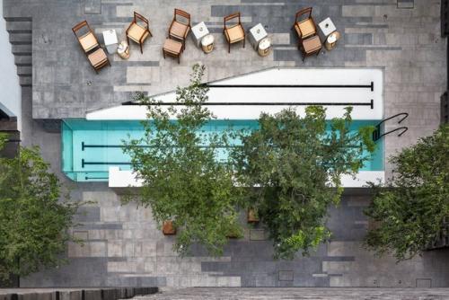 Отель Carlota в мехико был долгое время заброшен, а затем элегантно реконструирован студией JSa. 03