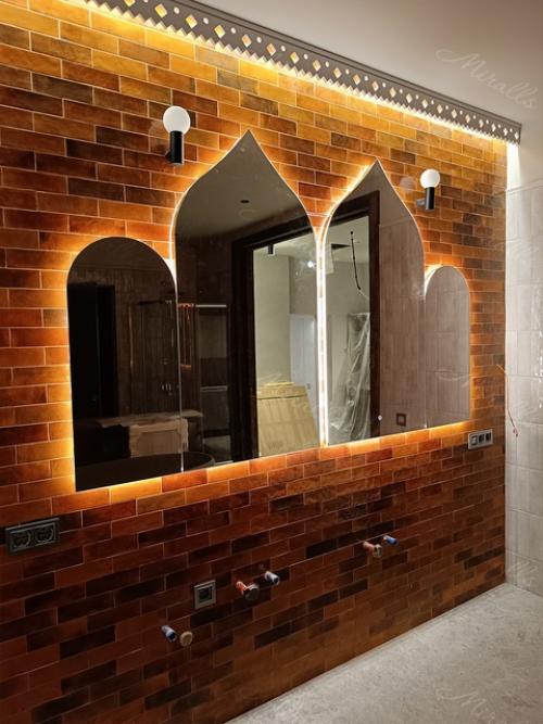 Наш недавний крупный проект, в котором интерьеры частного дома украсили зеркала в единой стилистике. 07