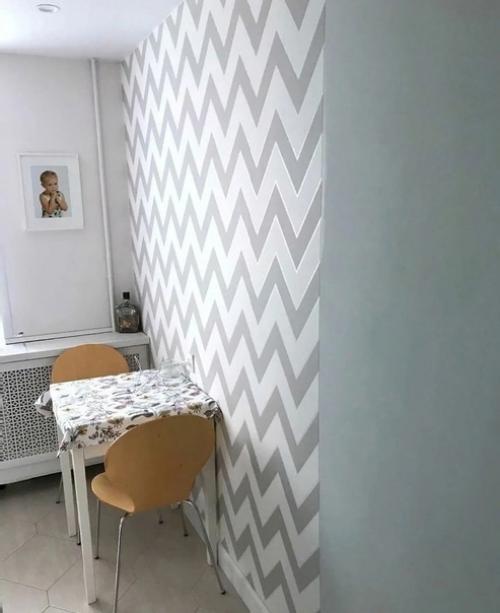 Решили, что маленькая кухня - не повод опускать руки и обращаться к стандартным скучным идеям интерьера. 02