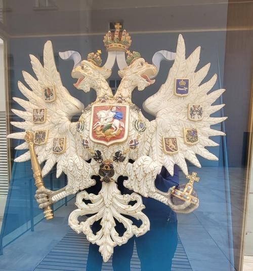 А из нашего окна площадь. 02