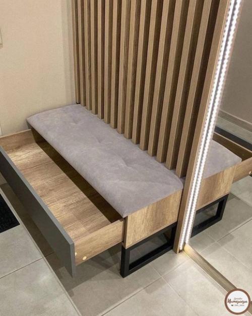 Дизайн интерьера в коридоре выглядит именно так. 02