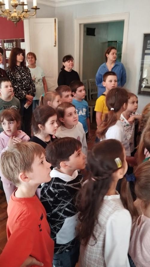 Ребята подготовительных групп посетили дом - музей Г. в. чичерина. 06