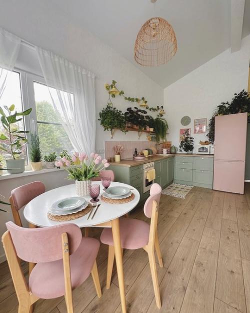 Каждая комната в доме уютом и атмосферой доброты наполнена.