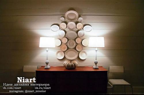 Оригинальный декор стен … тарелками.

