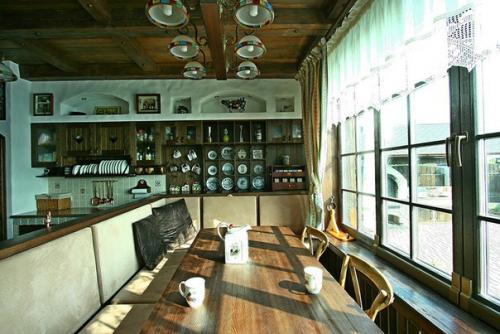 Дом в стиле шале расположен в живописном месте возле реки в пригороде Днепропетровска. 05