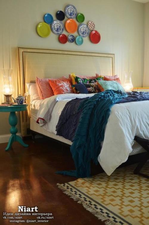 Оригинальный декор стен … тарелками. 04