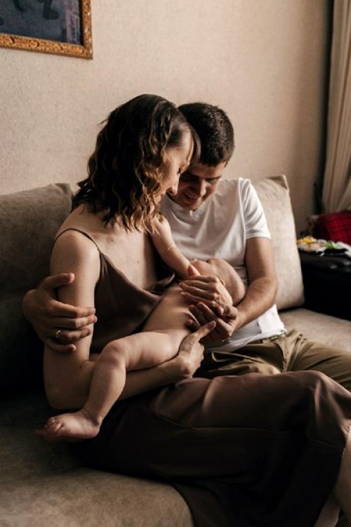 Пока погода не позволяет работать на улице, снимаю тёплые домашние фотосессии. 04